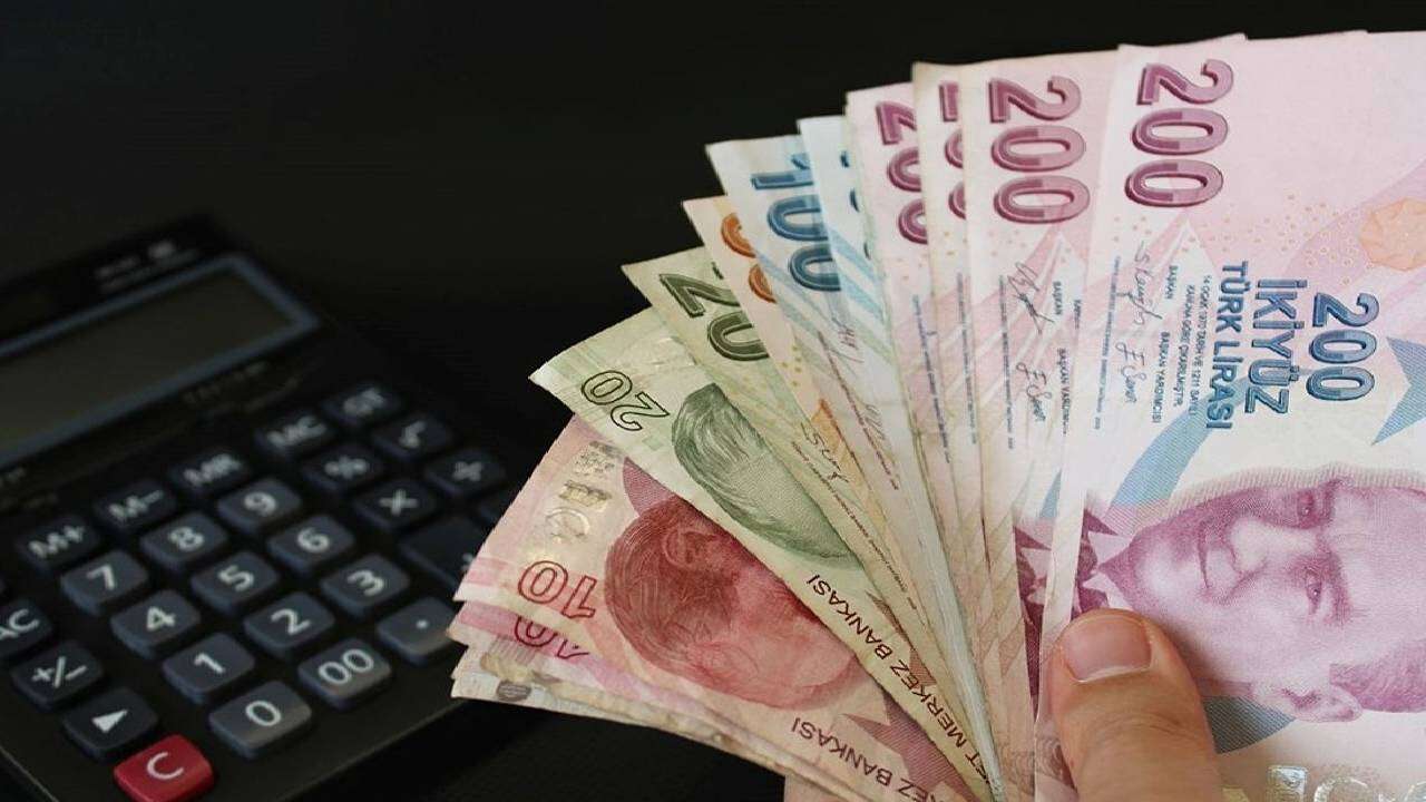2000–2008 arası sigortalılar dikkat: SGK Uzmanı Özgür Erdursun kademeli emeklilik için o tarihi işaret etti! 12